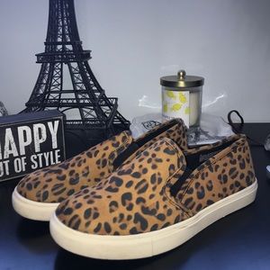Super cute cheetah slide ons!!